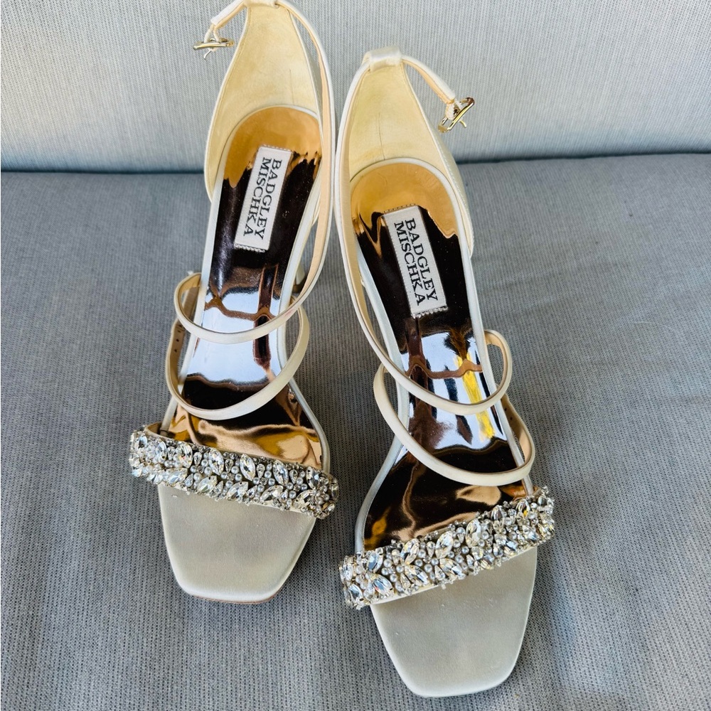 BADGLEY MISCHKA Nala Curvy Stiletto Heel 7.5 gold/silver